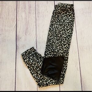 Black/white leopard print leggings w/faux leather